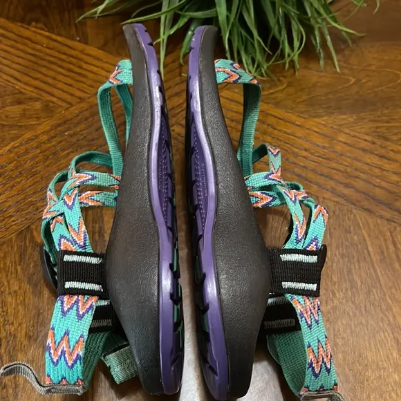 CHACO SANDALS 🌈
