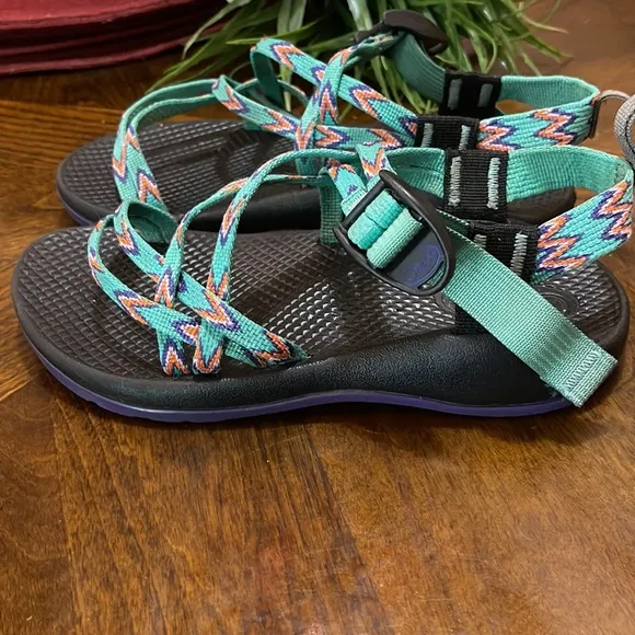 CHACO SANDALS 🌈