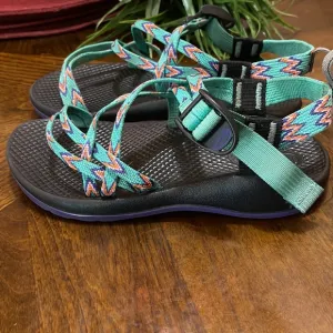 CHACO SANDALS 🌈