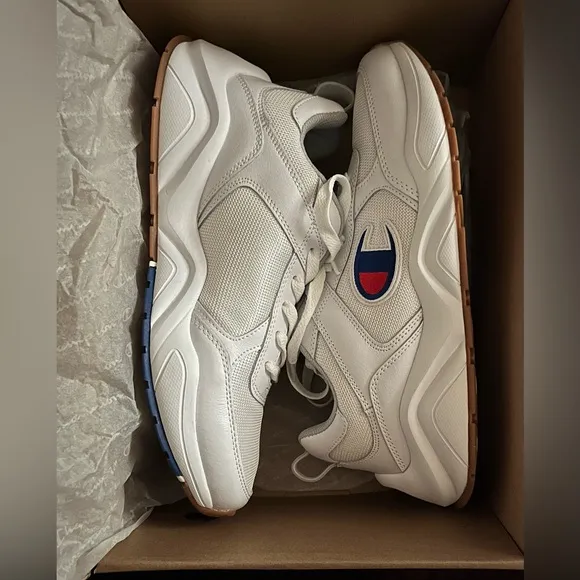 CHAMPION SNEAKERS MENS 10 WOMEN’S 11.5WOMEN CAN WEAR TOO