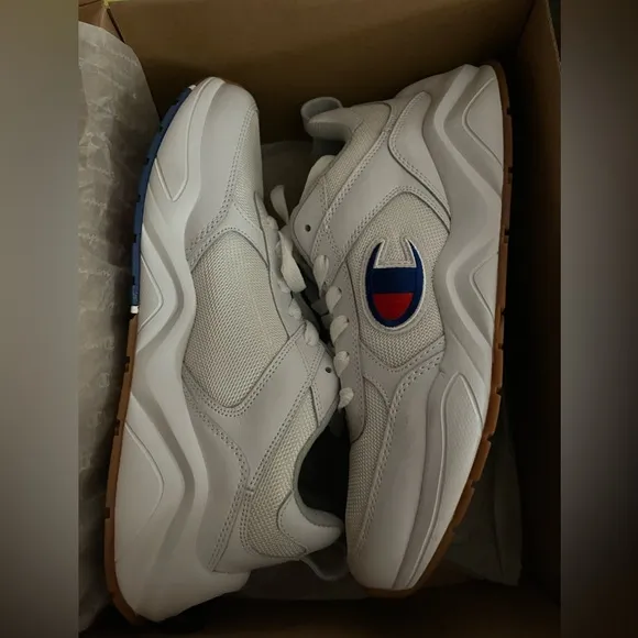 CHAMPION SNEAKERS MENS 10 WOMEN’S 11.5WOMEN CAN WEAR TOO