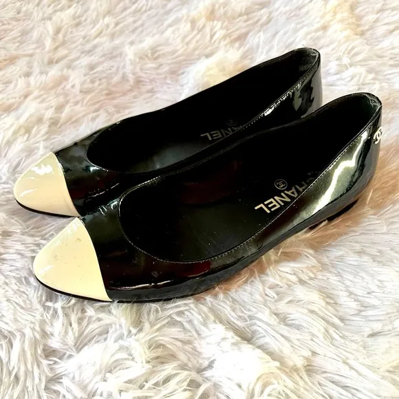 CHANEL Coco Chanel Black Patent Leather Cap-Toe CC Ballet Flats Size 38 Euro