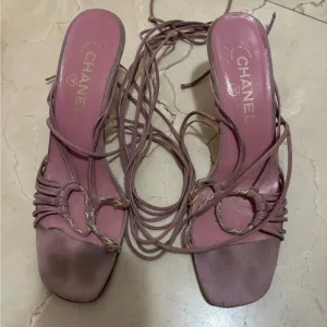 Chanel sandals in pink suede and gold details