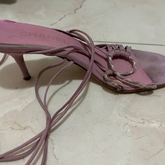 Chanel sandals in pink suede and gold details