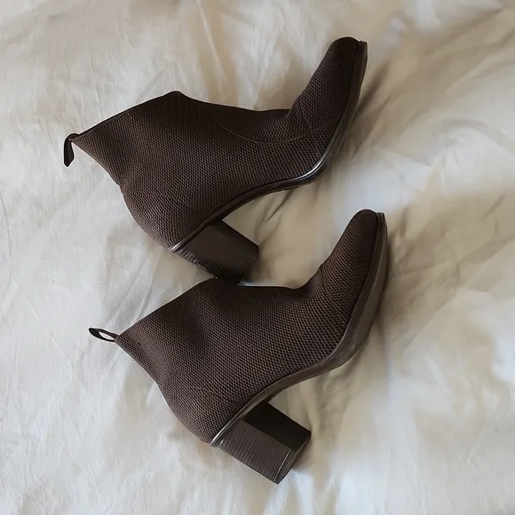 ✨️Charleston Torino Herringbone Brown Booties . Size 9