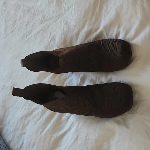✨️Charleston Torino Herringbone Brown Booties . Size 9