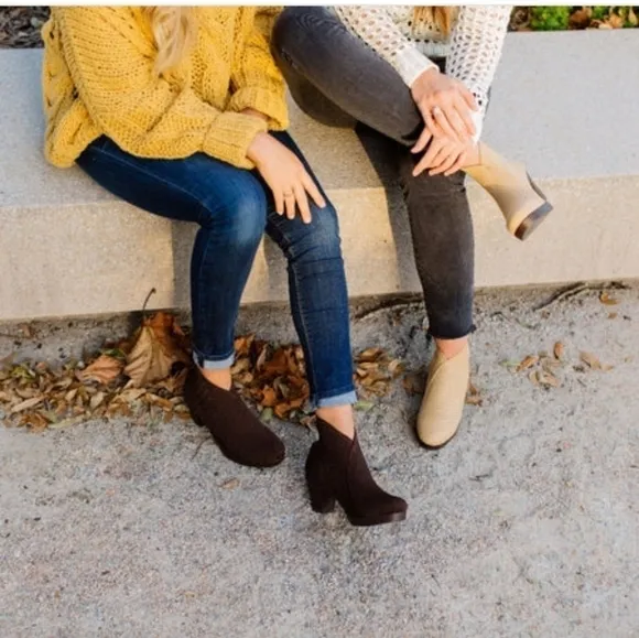 ✨️Charleston Torino Herringbone Brown Booties . Size 9