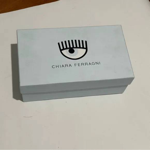 Chiara Ferragni Classic winking shoes