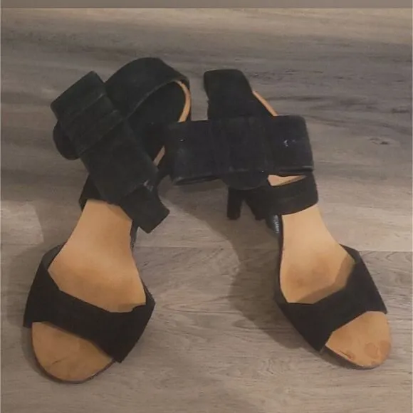 Chloe Black Suede Sandals. Size 8.5