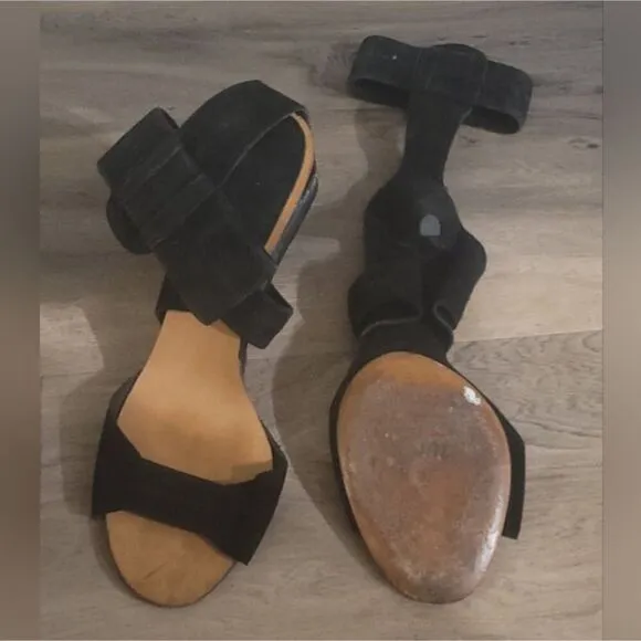 Chloe Black Suede Sandals. Size 8.5