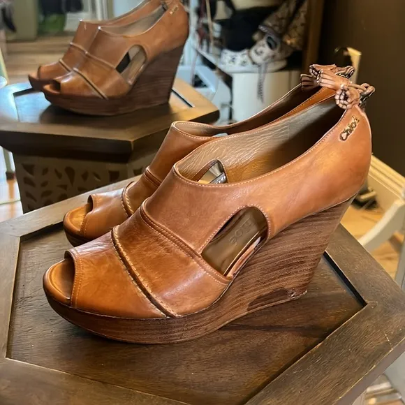 CHLOE, Tan Wedge Sandals, size 38 EU (7.5 US)