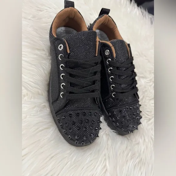CHRISTIAN LOUBOUTlN Unisex Mens and Women’s stylish sneakers size 39