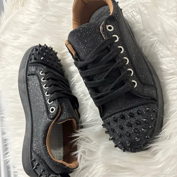 CHRISTIAN LOUBOUTlN Unisex Mens and Women’s stylish sneakers size 39