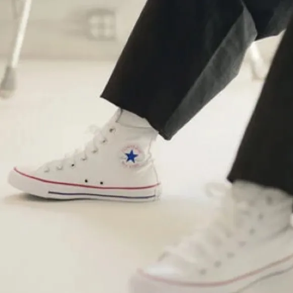 Chuck Taylor All Star Canvas NWT (M) size 9 (W) size 11