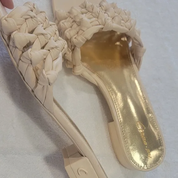 Circus By SAM edelman.  Women's Cream Woven Slide Sandals. Size 7.5