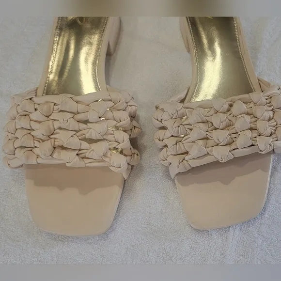 Circus By SAM edelman.  Women's Cream Woven Slide Sandals. Size 7.5