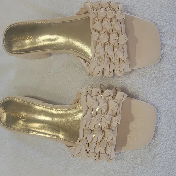 Circus By SAM edelman.  Women's Cream Woven Slide Sandals. Size 7.5