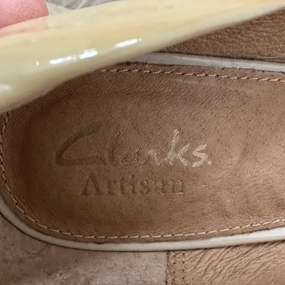 Clarks NWOB Artisan Indigo Nude Tan Patent Peep Toe Pumps Heels Dress Shoes 6.5