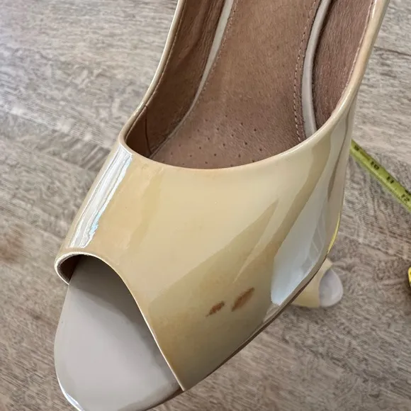 Clarks NWOB Artisan Indigo Nude Tan Patent Peep Toe Pumps Heels Dress Shoes 6.5