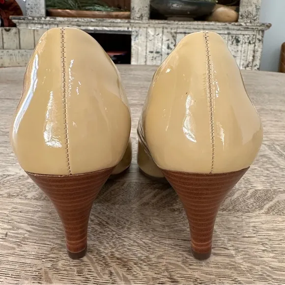 Clarks NWOB Artisan Indigo Nude Tan Patent Peep Toe Pumps Heels Dress Shoes 6.5