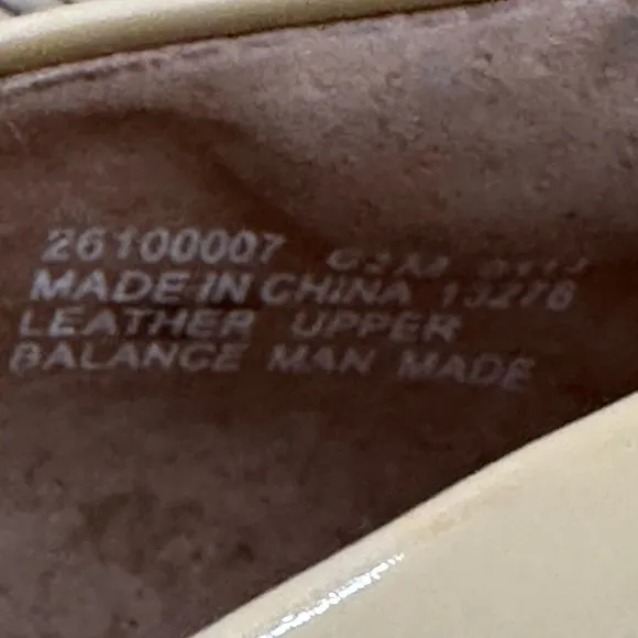 Clarks NWOB Artisan Indigo Nude Tan Patent Peep Toe Pumps Heels Dress Shoes 6.5