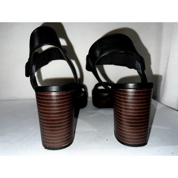 CLARKS Shoes Women's Size 9.5M Black Leather Buckle Accent Ambyrlyn Ruby Sandal