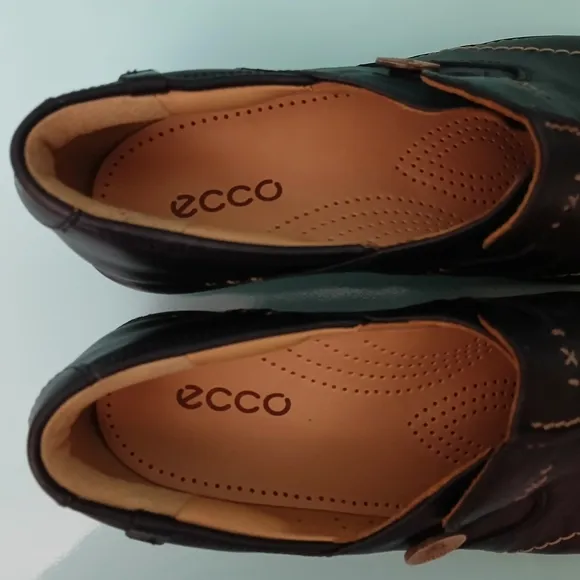 Clarks Unstructured Leather Slip-on Shoes - Un.Loop Women's Size 8