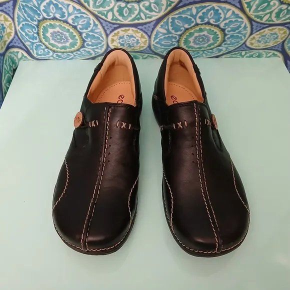 Clarks Unstructured Leather Slip-on Shoes - Un.Loop Women's Size 8