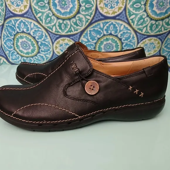 Clarks Unstructured Leather Slip-on Shoes - Un.Loop Women's Size 8