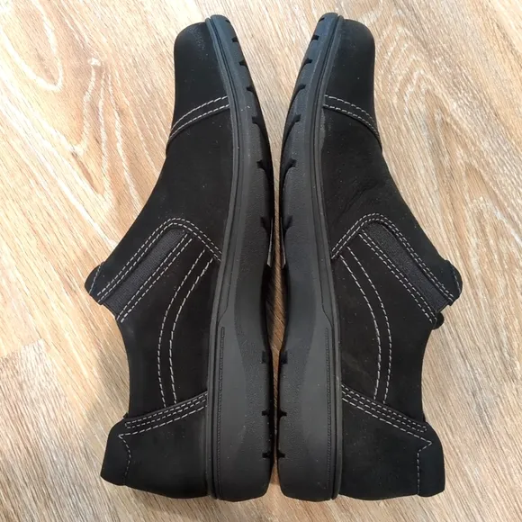 Clarks Women's Black Slip-On Leather Shoes Women's size 10 M