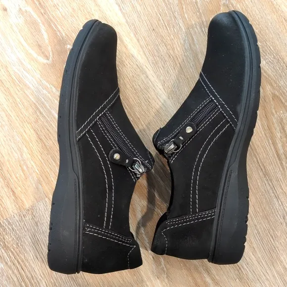 Clarks Women's Black Slip-On Leather Shoes Women's size 10 M