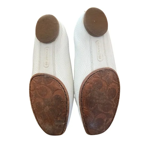 Coach Leather Flats Gold Buckle White Loafer Shoes Size 7.5