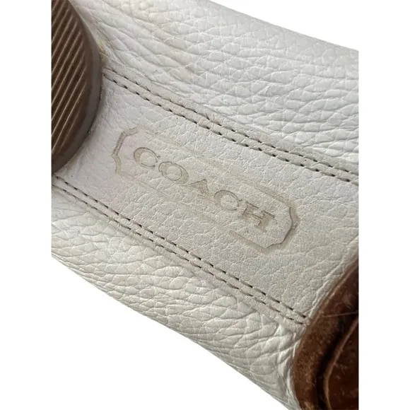 Coach Leather Flats Gold Buckle White Loafer Shoes Size 7.5