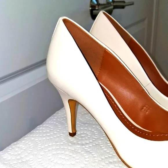 Coach Women's Cream Pointed Toe Heels