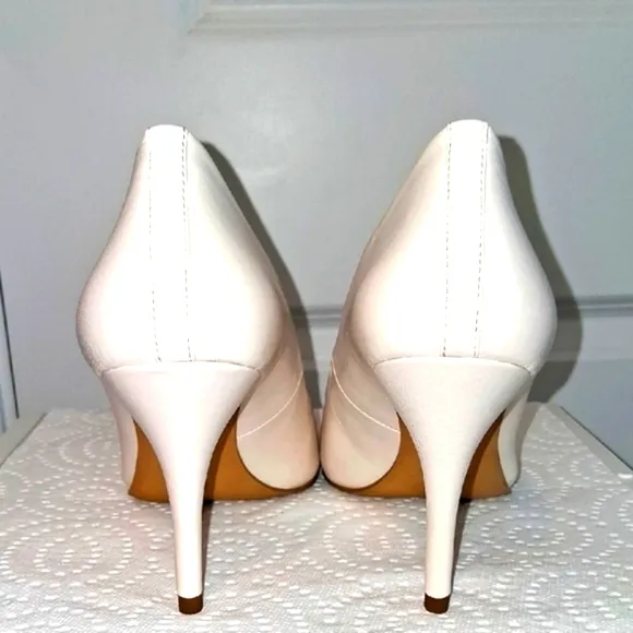 Coach Women's Cream Pointed Toe Heels