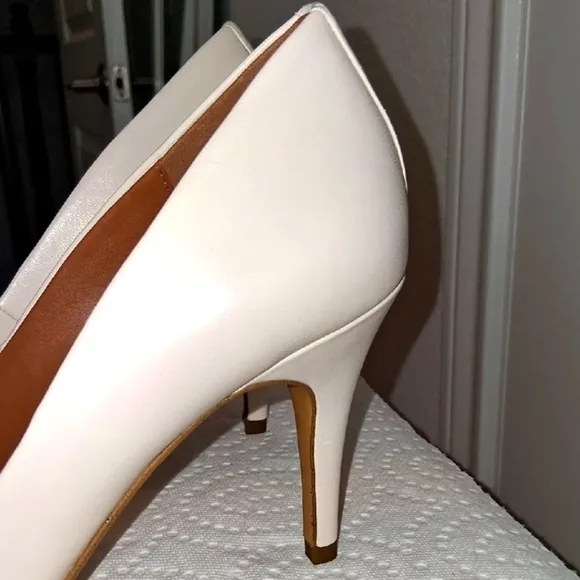 Coach Women's Cream Pointed Toe Heels