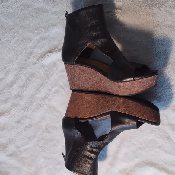 Coclico Mind Cutout Cork Wedge Zip-Back Black Leather Sandals Size 38.5 EUC