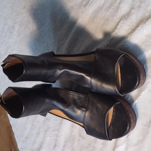 Coclico Mind Cutout Cork Wedge Zip-Back Black Leather Sandals Size 38.5 EUC