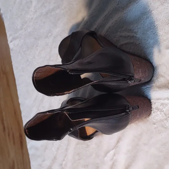 Coclico Mind Cutout Cork Wedge Zip-Back Black Leather Sandals Size 38.5 EUC
