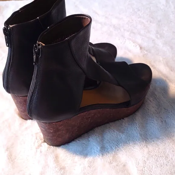 Coclico Mind Cutout Cork Wedge Zip-Back Black Leather Sandals Size 38.5 EUC