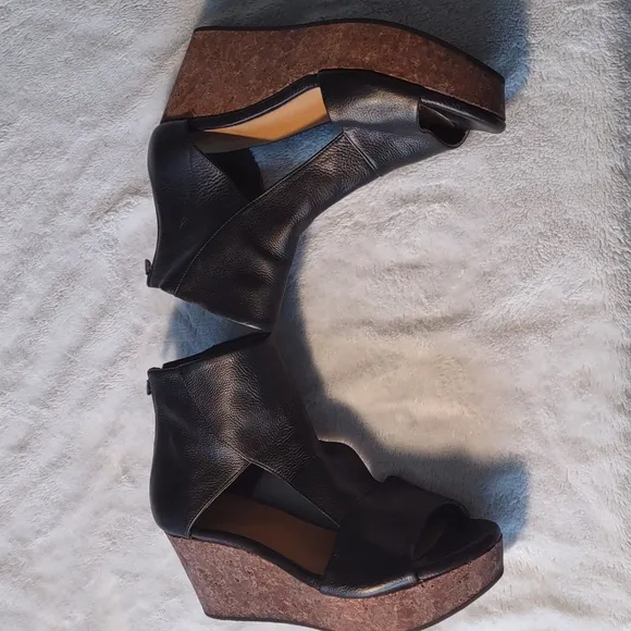Coclico Mind Cutout Cork Wedge Zip-Back Black Leather Sandals Size 38.5 EUC
