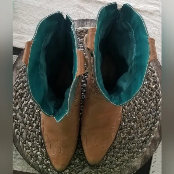 Coconut Cinamaron Cowboy Boots