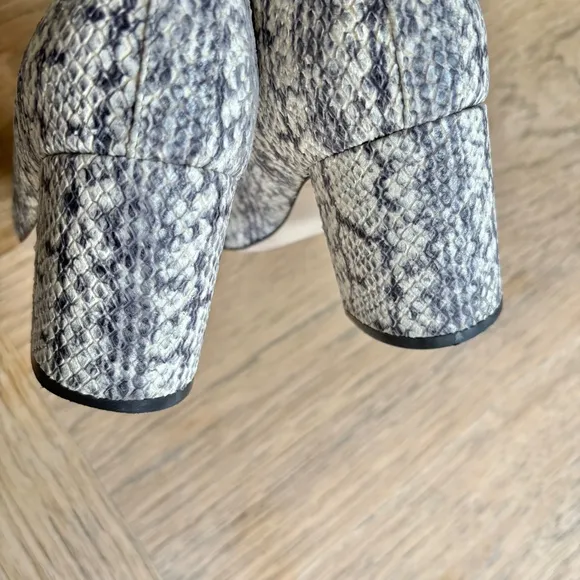 COLE HAAN $220 Nitasha Python Snakeskin Print Ankle Boots, Leather Booties SZ 9B