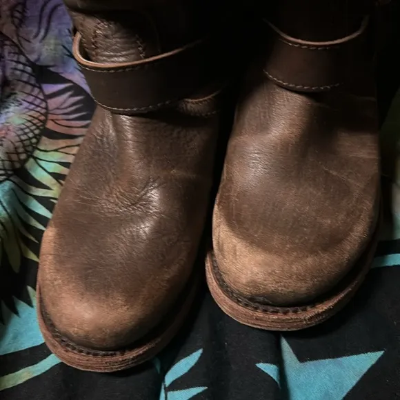 Contra distressed Freebird boots Size 8