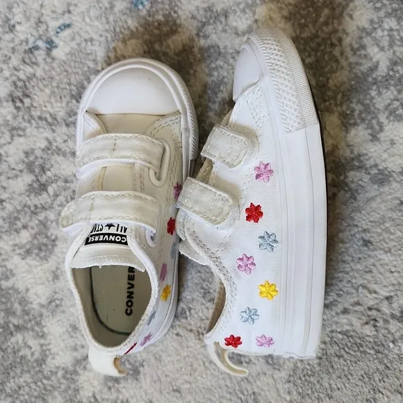 Converse Allstar Toddler Size 6 Floral Embroidered Velcro Closure Sneakers