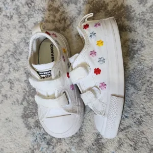 Converse Allstar Toddler Size 6 Floral Embroidered Velcro Closure Sneakers