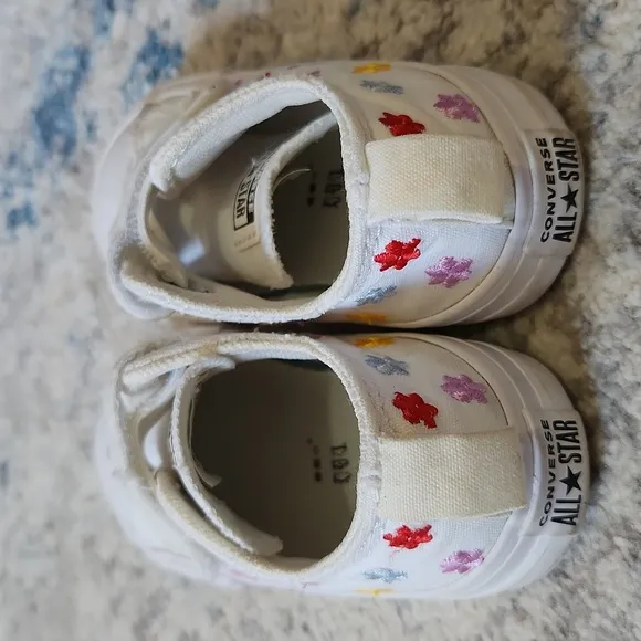 Converse Allstar Toddler Size 6 Floral Embroidered Velcro Closure Sneakers