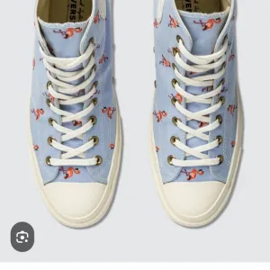 Converse Blue and White High-Top Chuck Taylor  Sneakers Flamingo  Design Sz 8