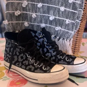 Converse Chuck 70 Hi reflective unisex  7.5/9.5leopard print sneakers in black