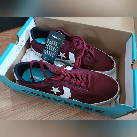 Converse Dark Burgundy Unisex Sneakers/ New in Box / Men 8.5 or Women 10